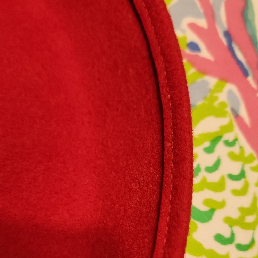 Chic Red Women's Hat with Black Band - Picture 5 of 10